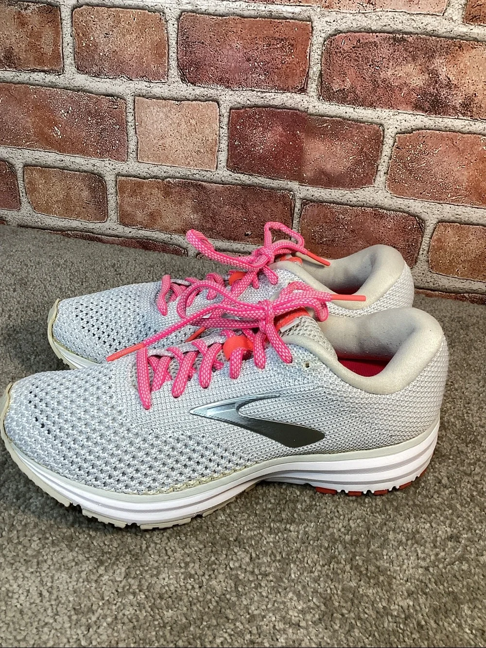 Brooks revel light